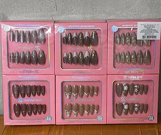 Unha postica em pvc c/12pcs SABRINA SATO