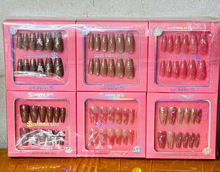 Unha postica em pvc c/12pcs SABRINA SATO